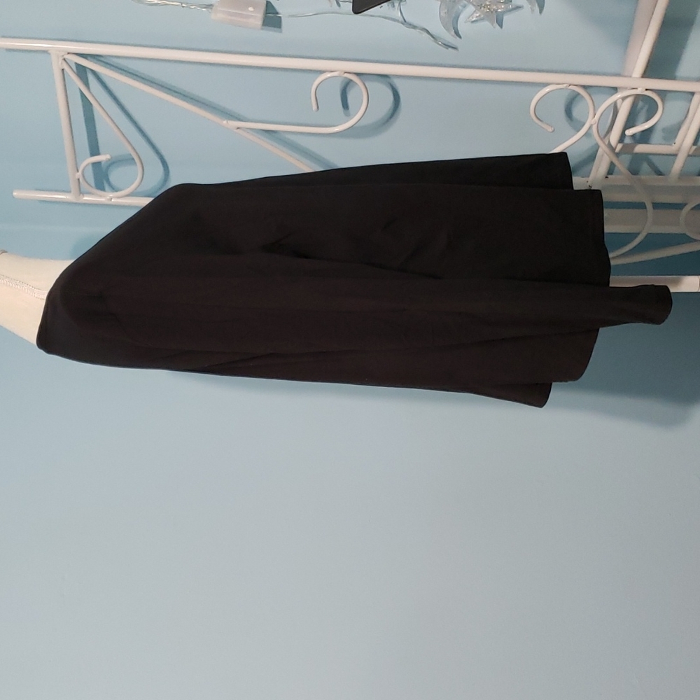 Basic Long Sleeve Tee - Picture 5 of 7
